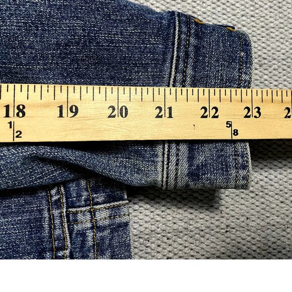 Jones New York Sport Vintage Jean Jacket Womens M Blue Fade Button Up Pockets - Picture 11 of 12